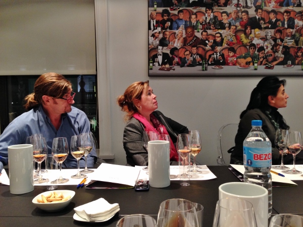 Cata_generosos_González_Byass_En_torno_al_vino_atentos_explicación_